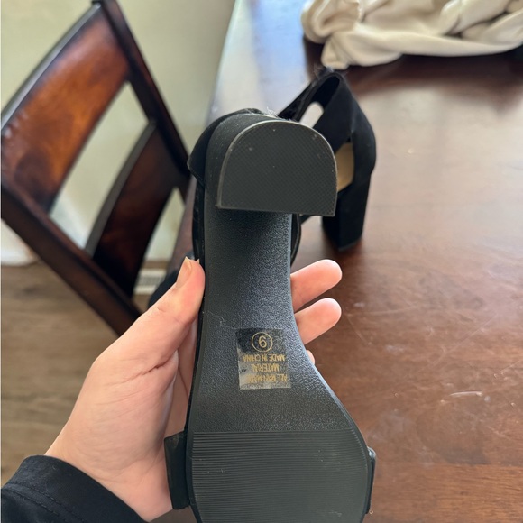 High heels - Picture 2 of 2